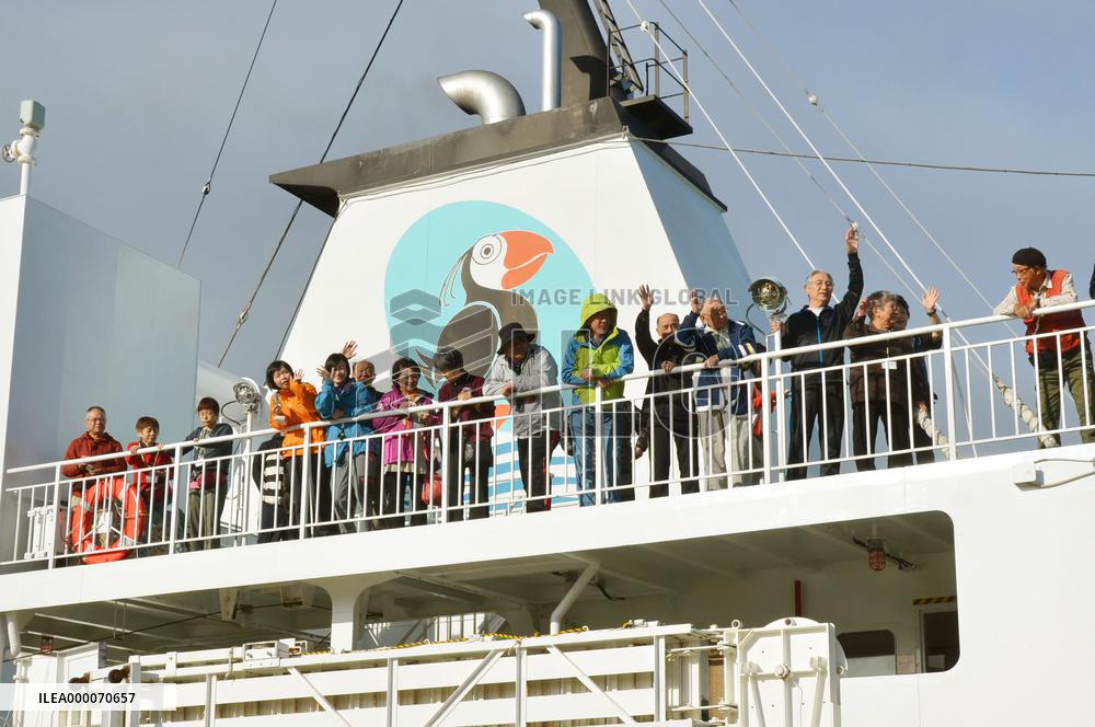 Japanese families leave for disputed Russian isles for annual visit