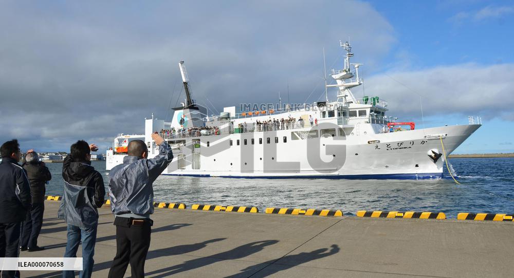 Japanese families leave for disputed Russian isles for annual visit
