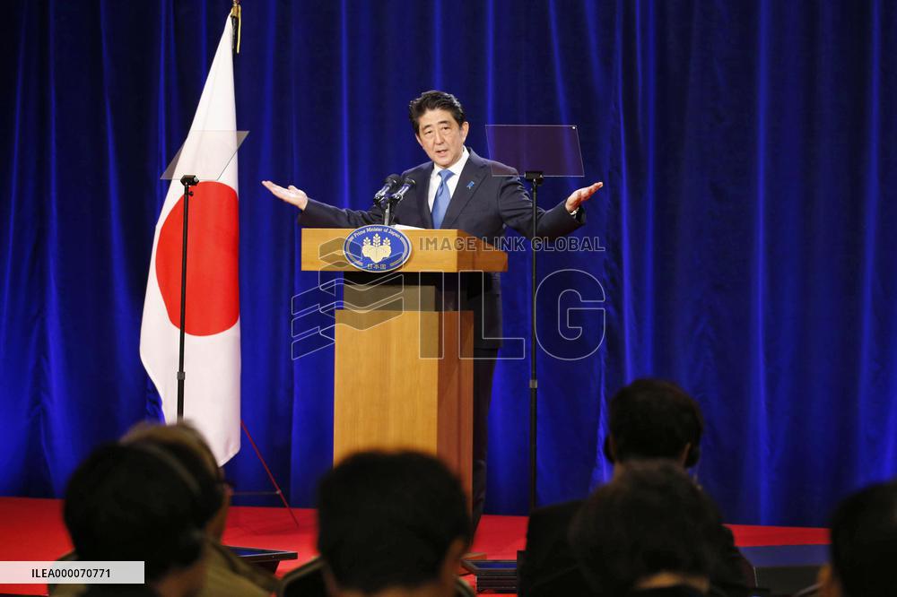 PM Abe attends post-summit news conference