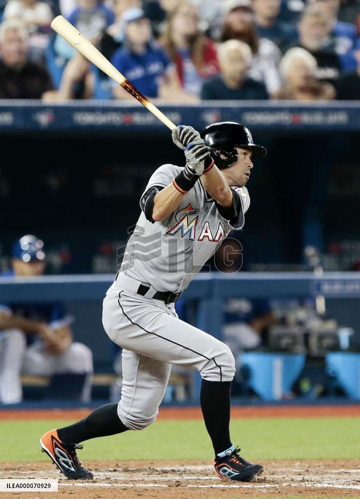 Ichiro triples against Blue Jays