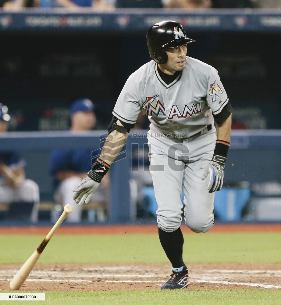 Ichiro triples against Blue Jays