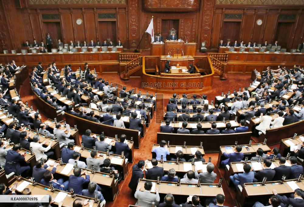 Traffic law revised to bar elderly drivers with dementia