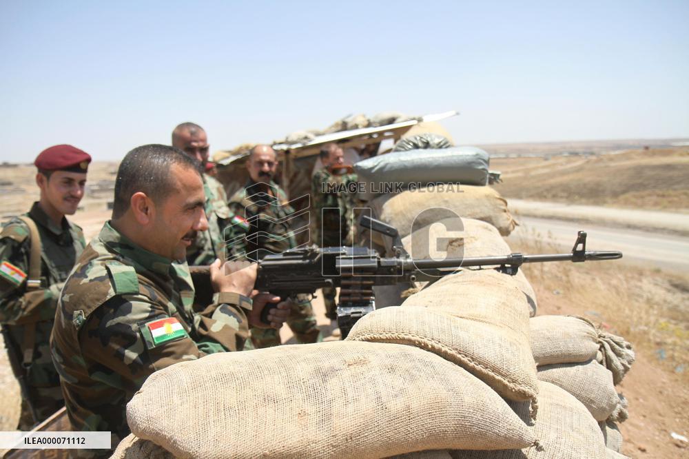 Kurdish soldiers guard against Islamic State militants in north Iraq