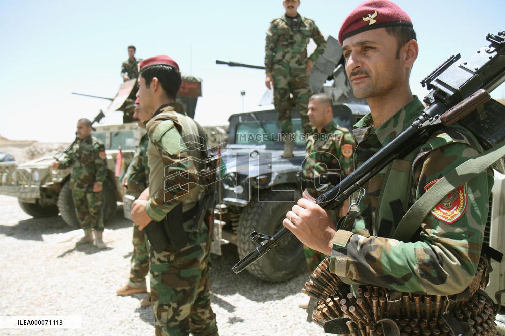 Kurdish soldiers keep watch on Islamic State in northern Iraq