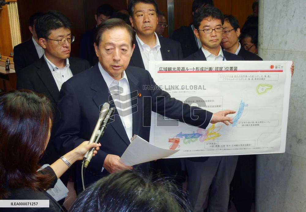 Tourism minister Ota explains 7 sightseeing routes in Japan