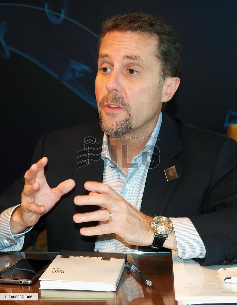 Sony to sell software for wearable video game device