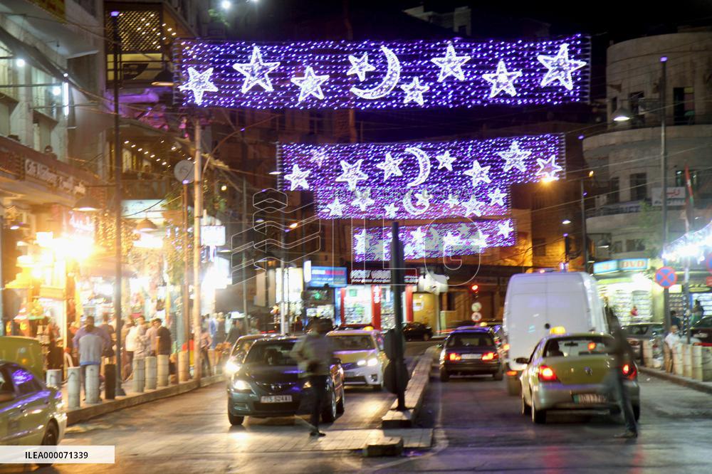 Muslims mark start of Ramadan