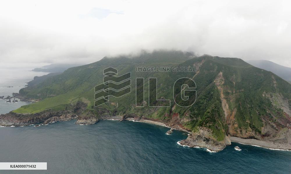 Volcano on southwestern Japanese island erupts for 2nd day