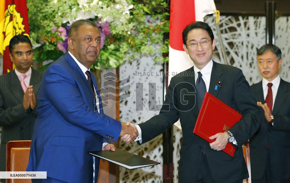 FM Kishida meets with Sri Lanka's counterpart