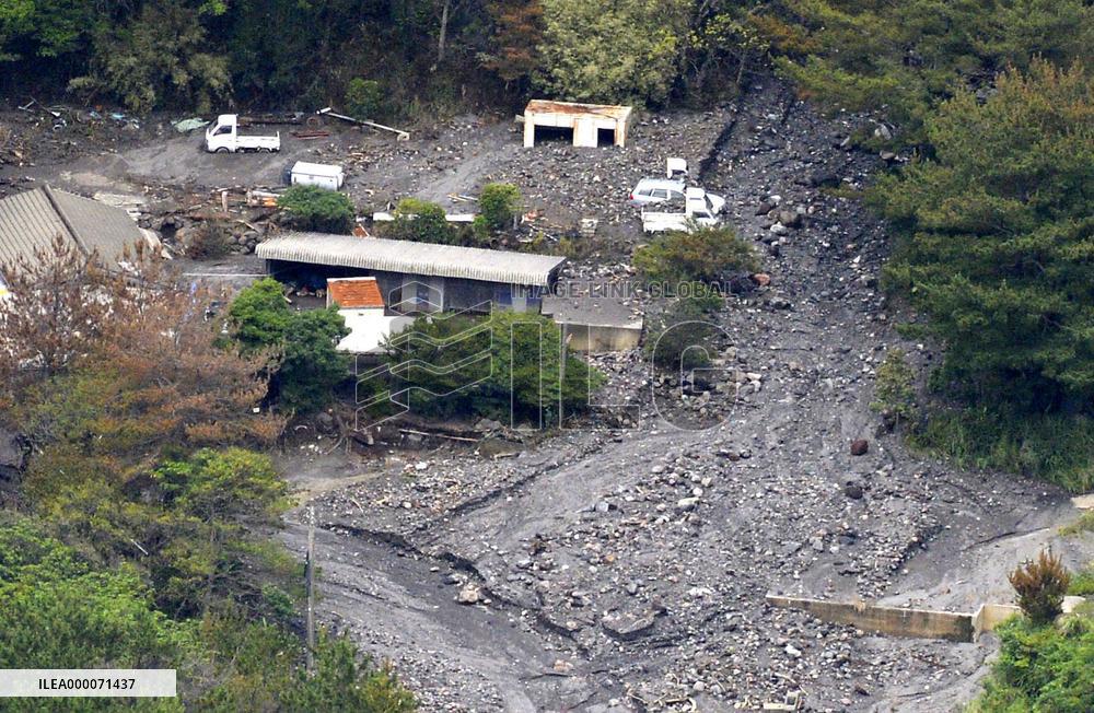 Volcano on southwestern Japan island erupts for 2nd day