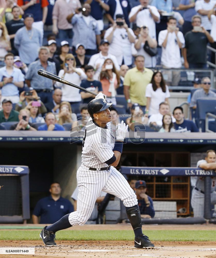 Rodriguez homers for 3,000th career hit