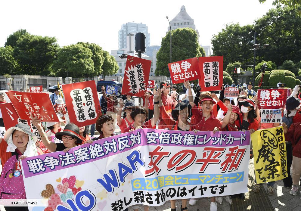 15,000 form human chain to show opposition to security bills