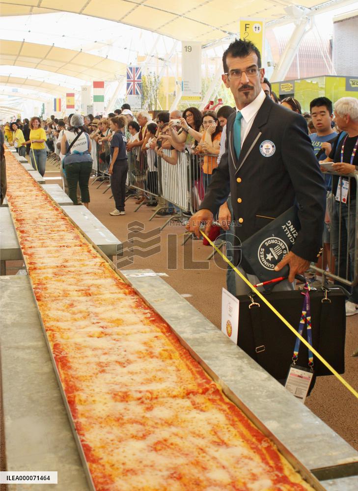 Chefs set Guinness record for longest pizza at Milan expo