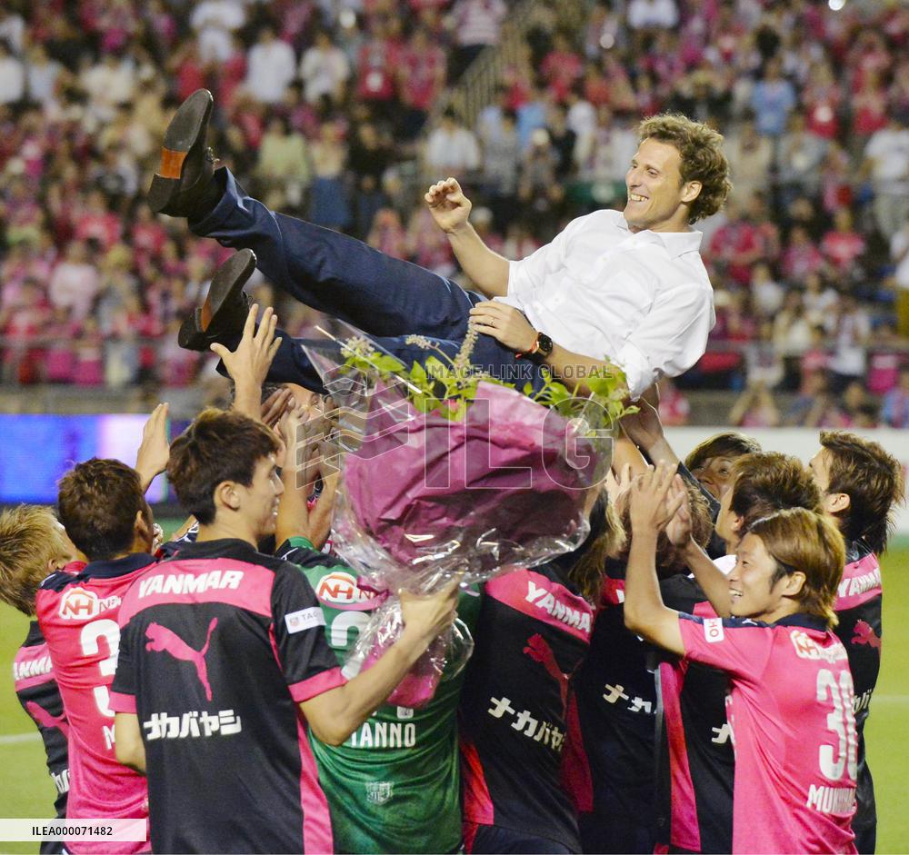 Forlan says goodbye to Cerezo Osaka teammates, fans