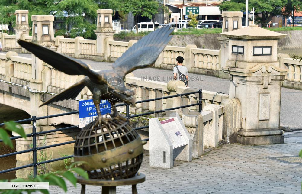 A-bomb-surviving bridge in Hiroshima to get back prewar ornaments