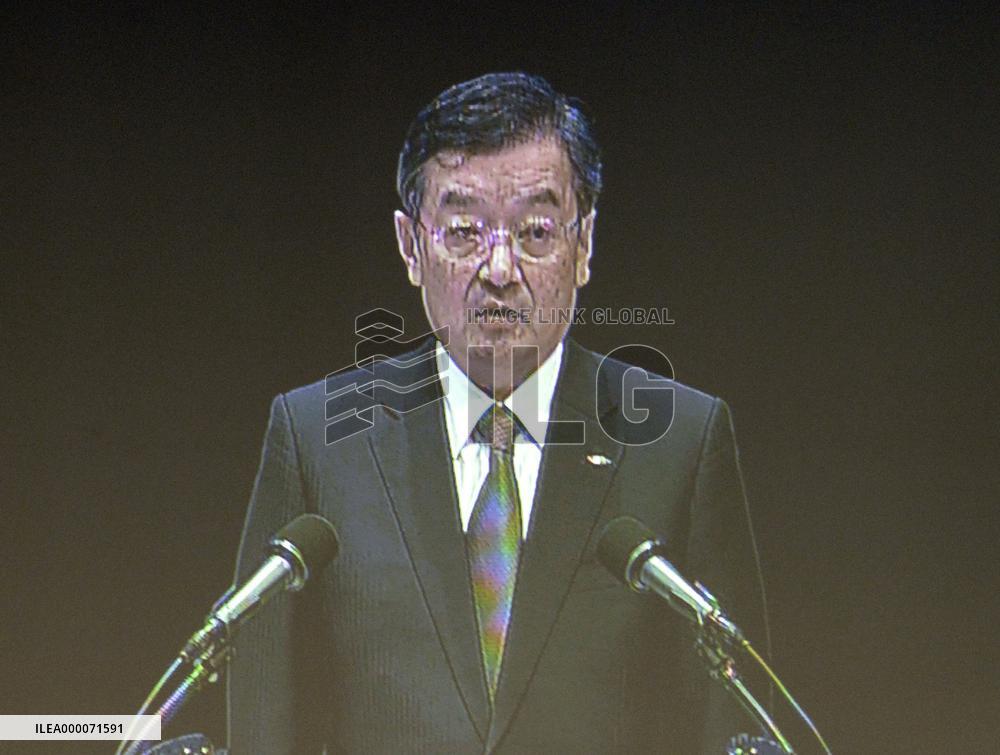 Sharp apologizes for massive losses at shareholders' meet