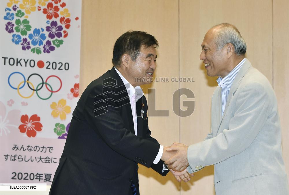 Tokyo Olympics minister meets with Tokyo governor