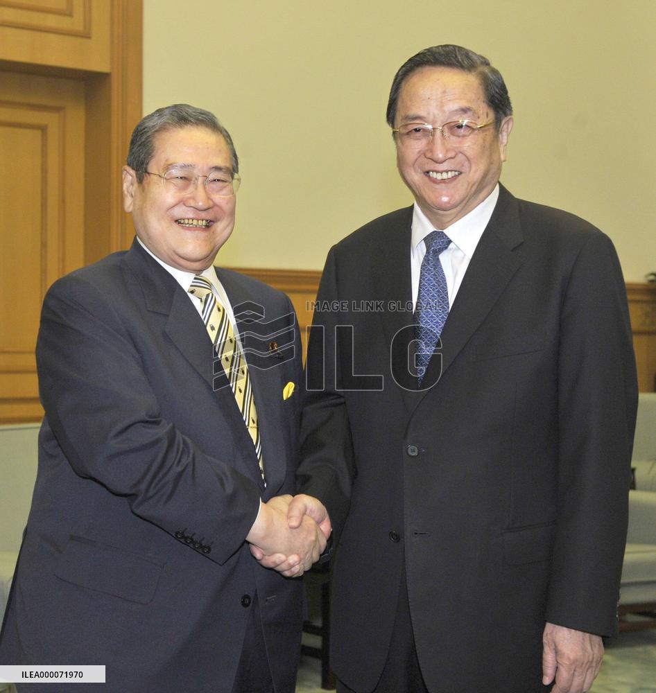 Ex-Japanese minister meets with China's 4th-ranked leader