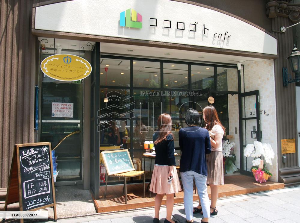 Cafe staffed with counselor opened in Tokyo