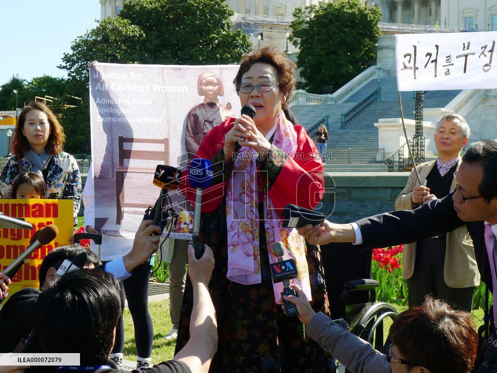 Former "comfort woman" demands apology in Washington