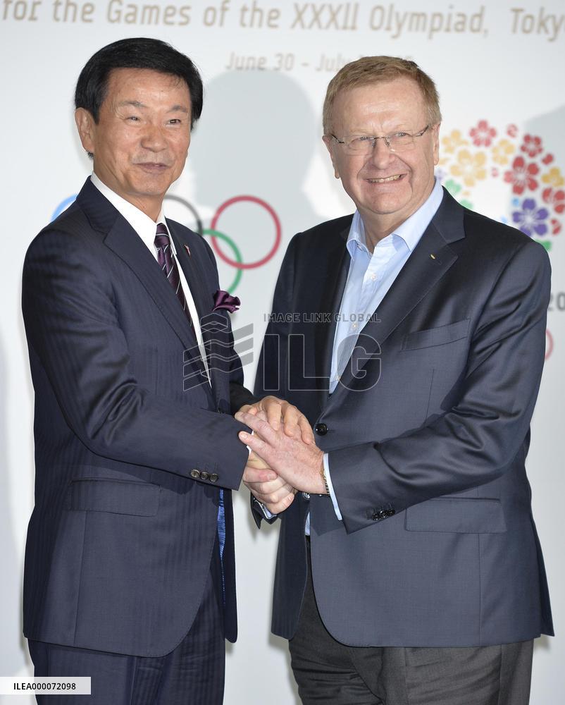 IOC's Coordination Commission head Coates inspects Makuhari Messe