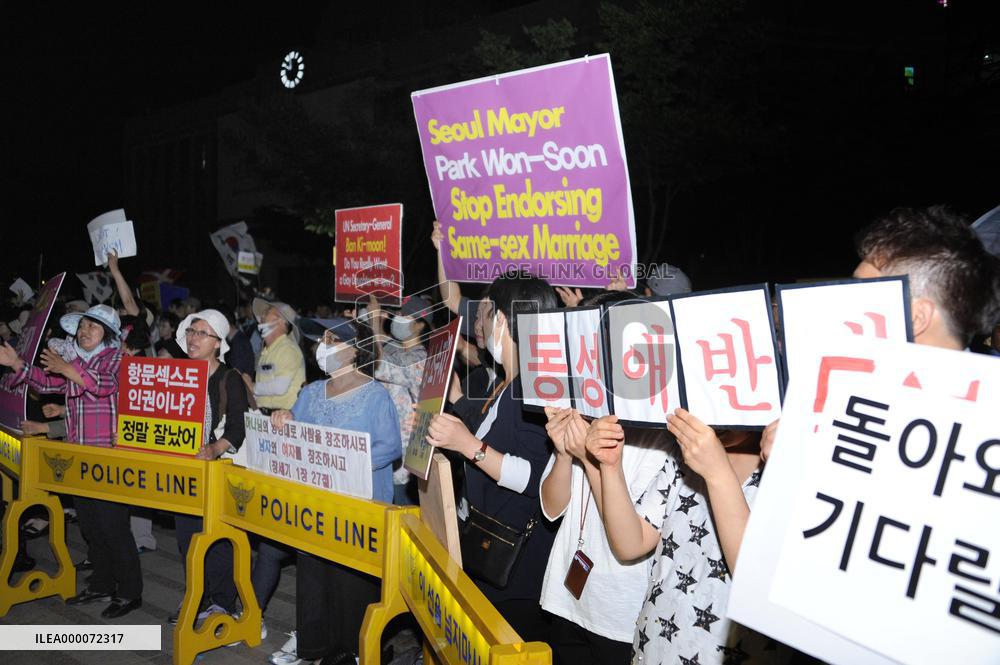 People opposing same-sex marriage stage rally in Seoul