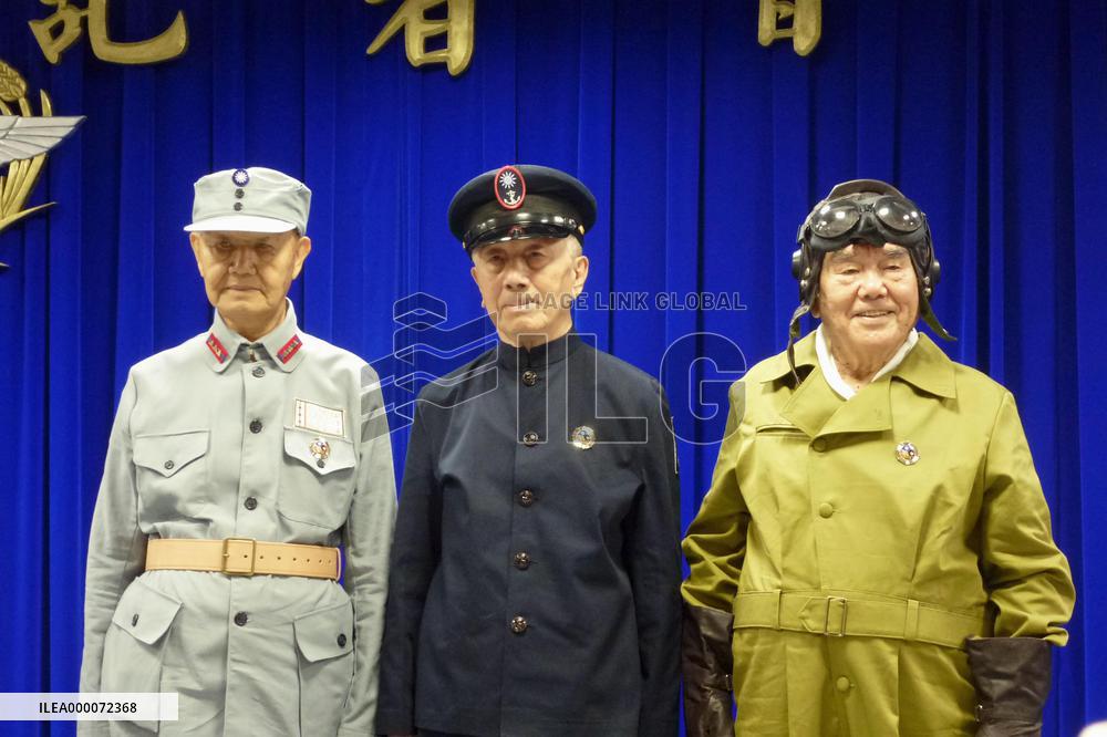 Ex-soldiers don KMT reproduced uniforms of war against Japan