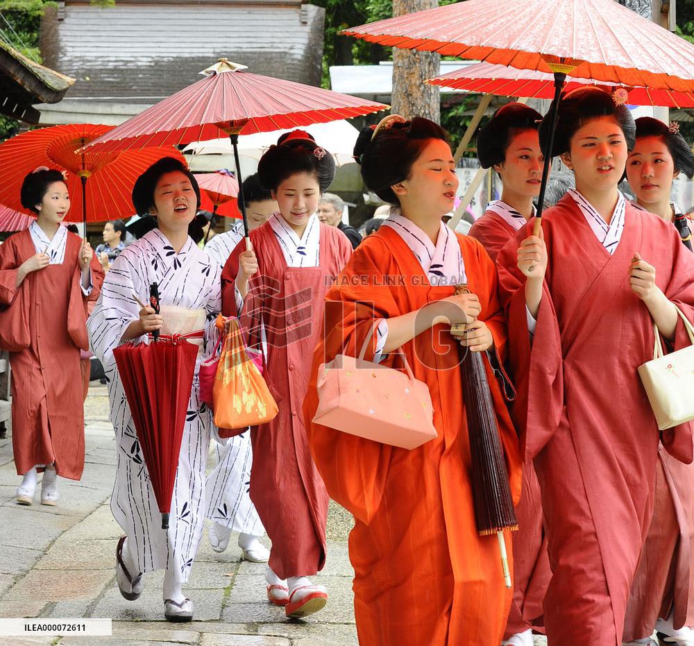 Geisha entertainers gather for traditional ritual in Kyoto