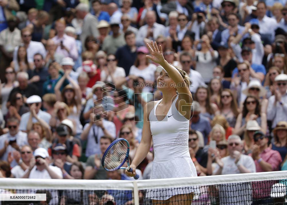 Sharapova reaches Wimbledon semifinal