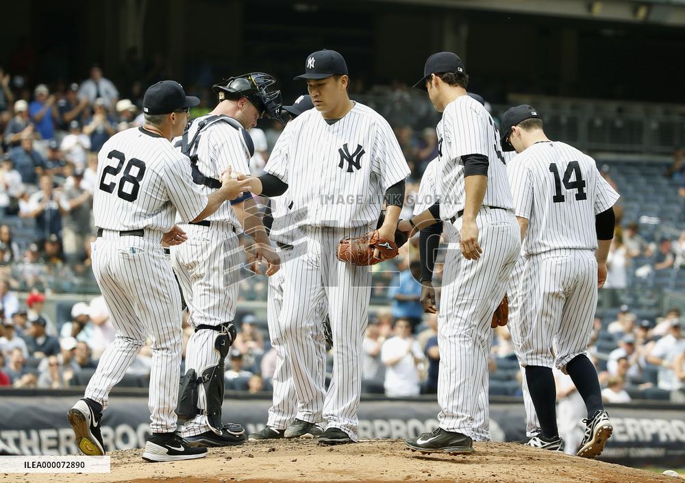 Tanaka dominates A's for 5th win of season
