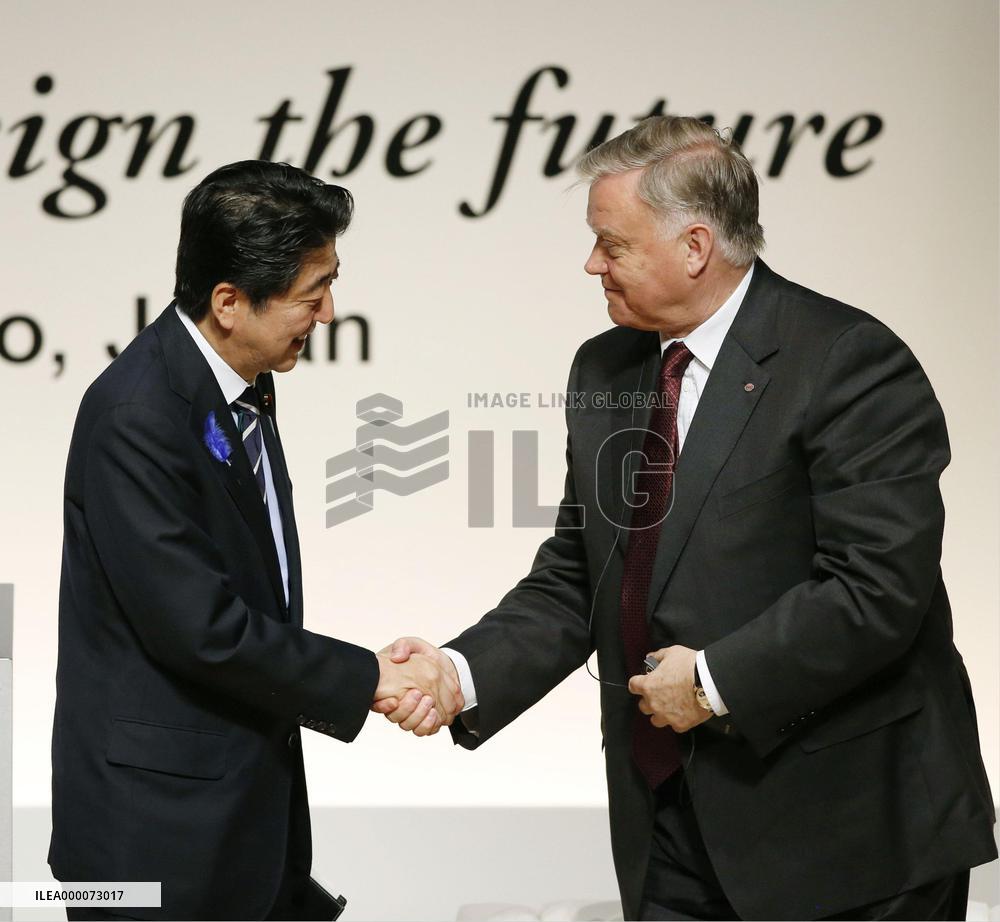 Abe meets Russian Railways head at high-speed rail congress