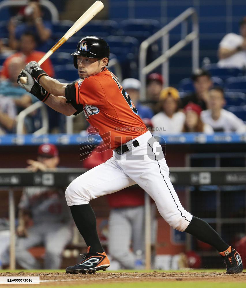 Ichiro gets hit, steals 7th base of season