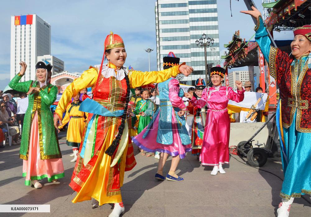 Mongolian women in traditional costumes dance in parade ahead of festival