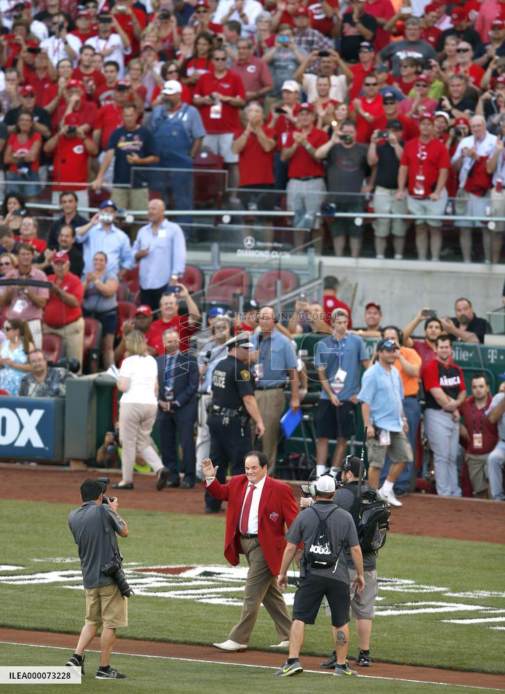 Pete Rose attends All-Star Game opening ceremony