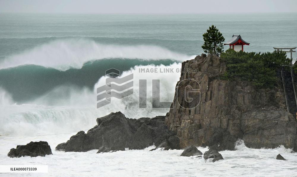 Typhoon Nangka brings strong wind, rain to Japan