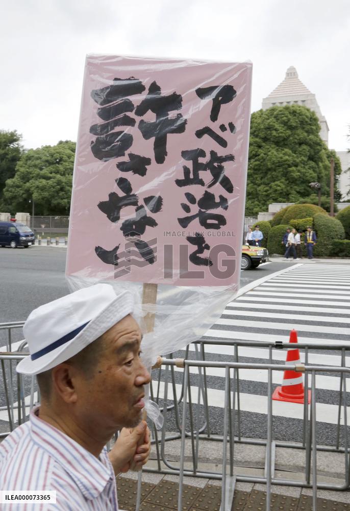 Japan lower house set to pass security bills