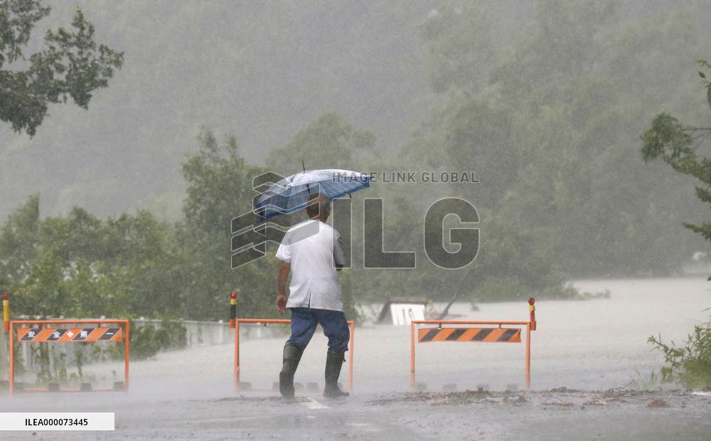 Typhoon Nangka lands on western Japan, leaves 2 dead