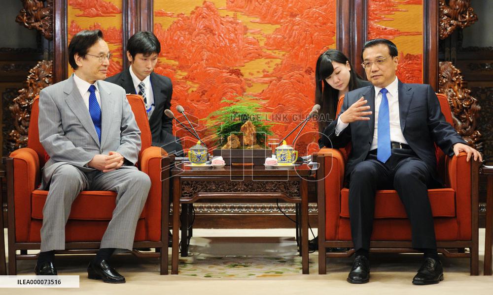 Japan PM Abe's top aide meets Chinese premier