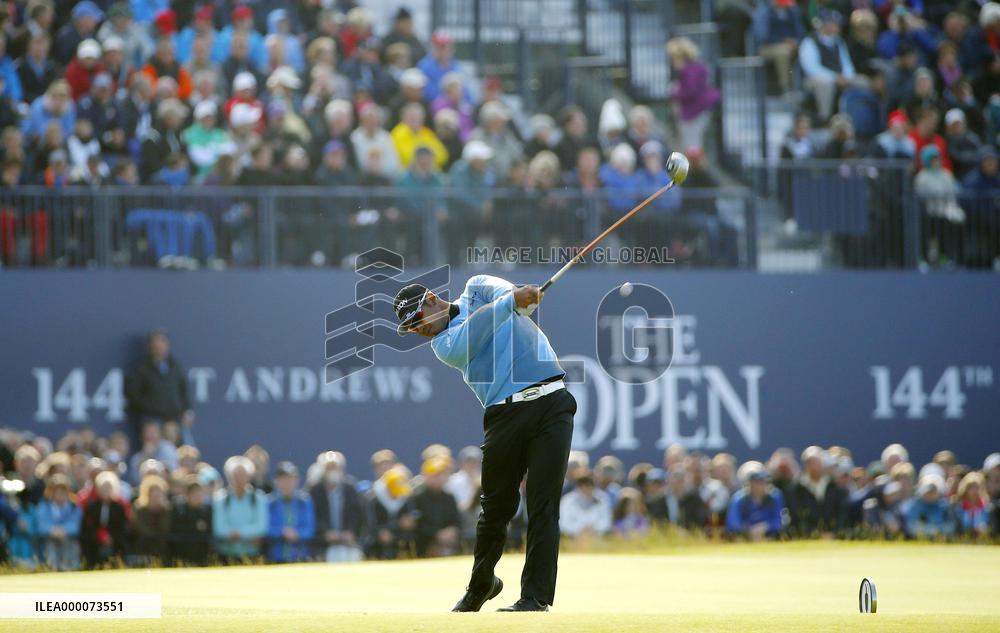 Matsuyama in contention at St. Andrews with Japanese record 66