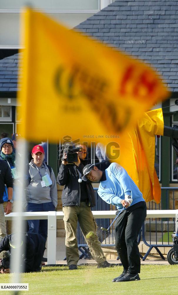 Matsuyama in contention at St. Andrews with Japanese record 66