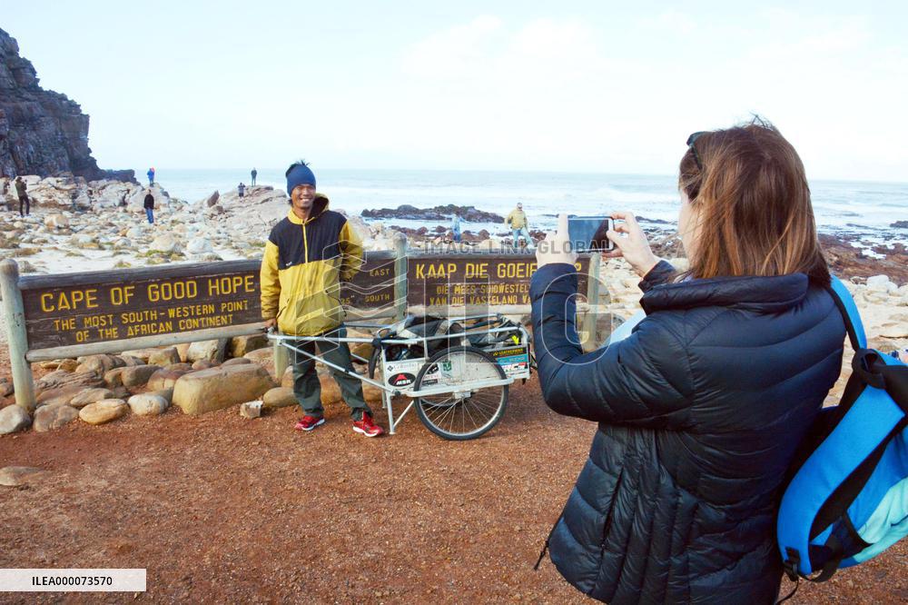 Japanese man finishes 10,000km north-south Africa trek
