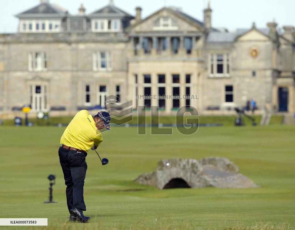 Japan's Matsuyama falls behind in 3rd round of British Open