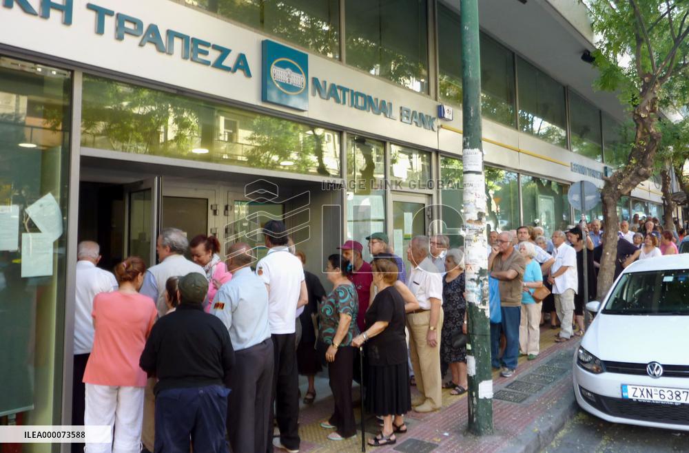 Greek banks resume operations