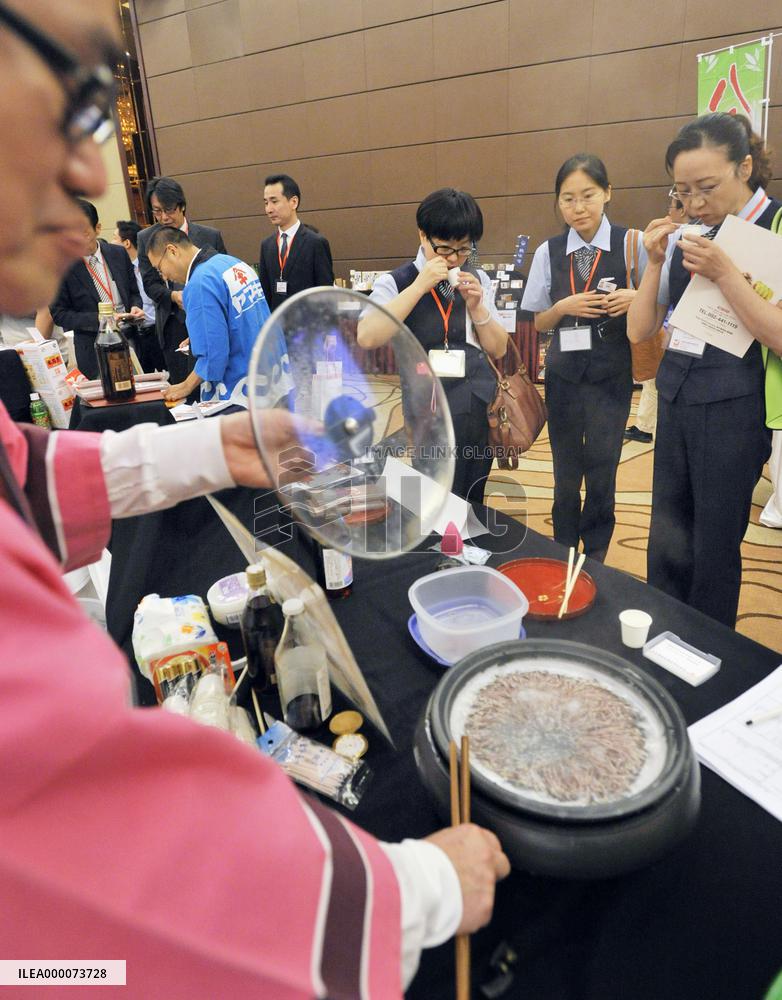 Visitors taste "somen" noodles from Kagoshima at Japan food fair in Beijing