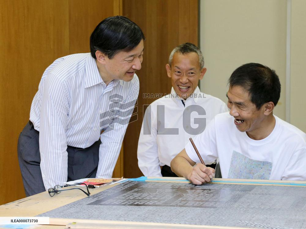 Crown Prince Naruhito speaks to intellectually impaired artist