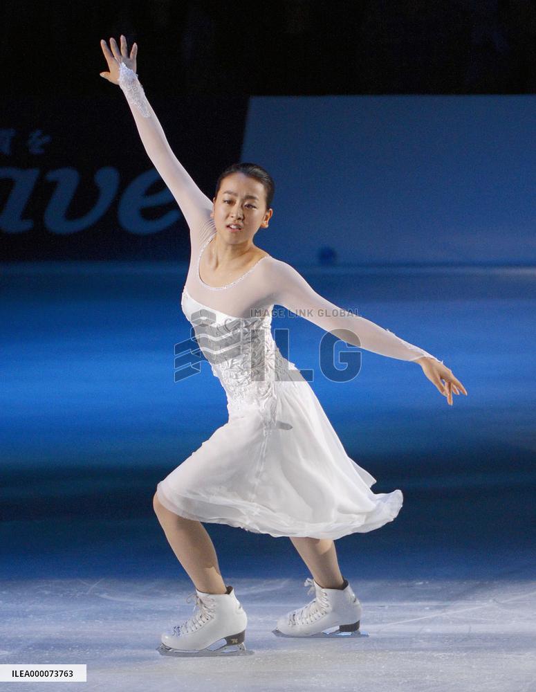 Asada in ice show