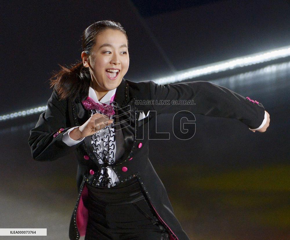Asada in ice show
