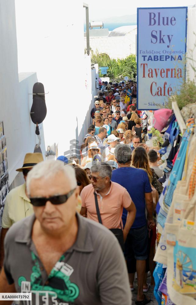 Greece's Santorini resort island remains crowded with tourists