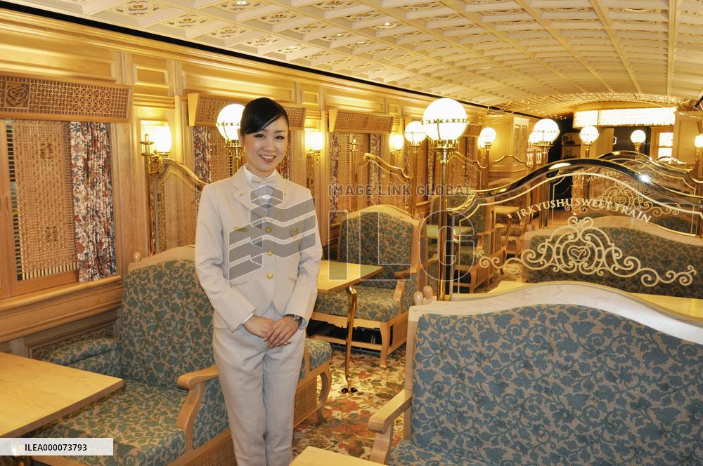 Kyushu Railway unveils restored luxury train