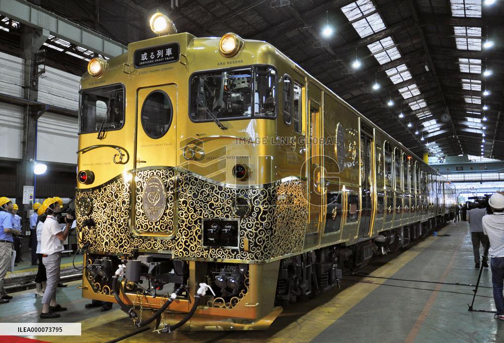 Kyushu Railway shows press luxury sightseeing train